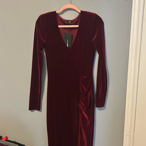 Medium red velvet FASHION NOVA maxi dress - Picture 1 of 1